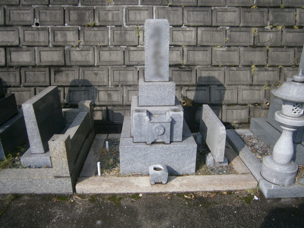 2016年12月施工 広島県広島市東区 Ｈ様 9寸3重台 + 墓誌 + 巻石 墓じまい